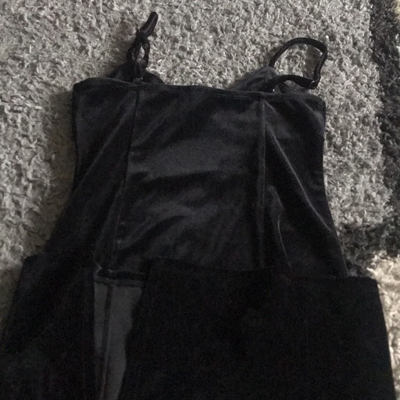 Black velvet dress - Picture 3 of 6